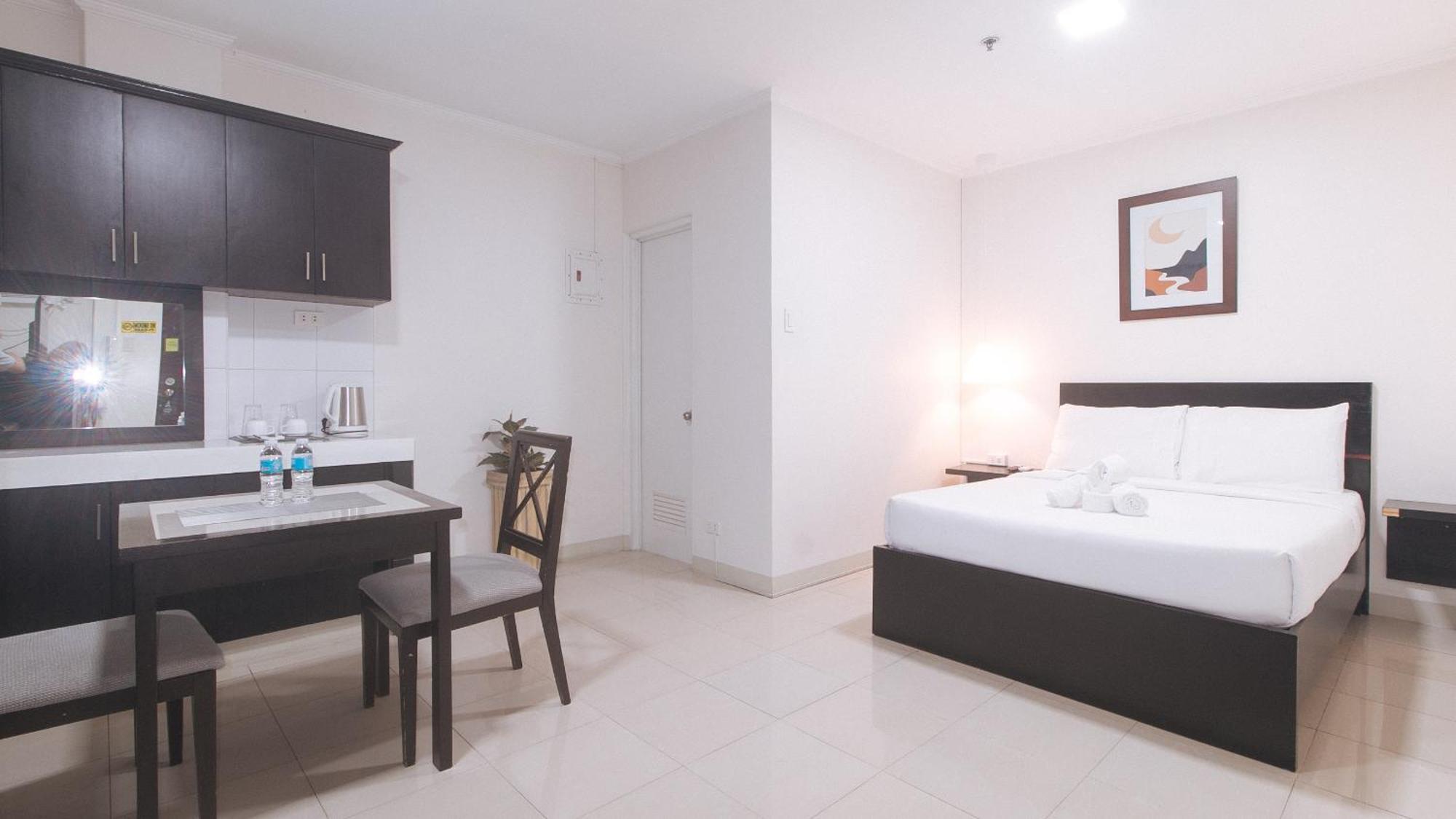 Urbanview At Evangelista Street Makati Makati City Exterior foto