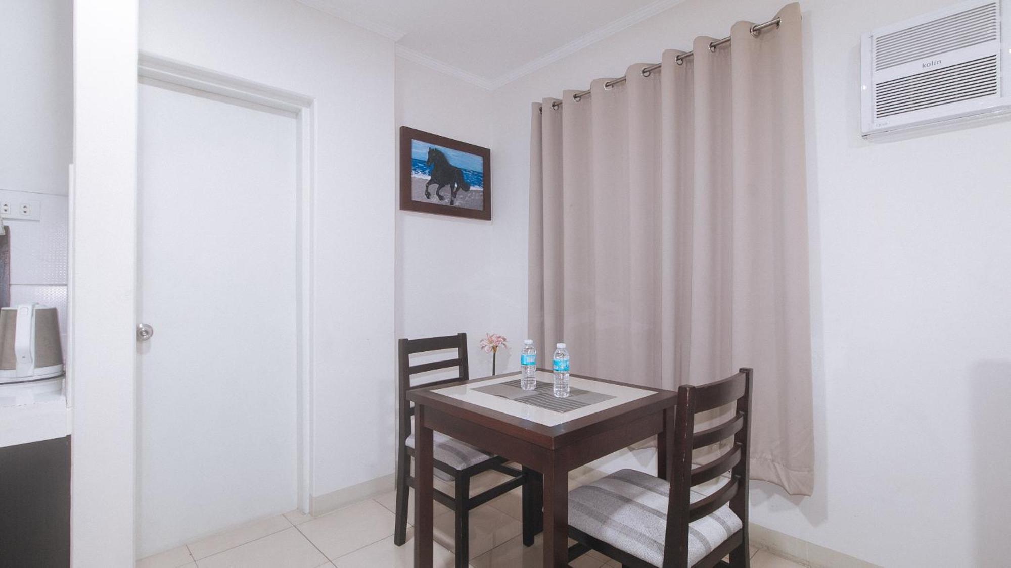 Urbanview At Evangelista Street Makati Makati City Exterior foto