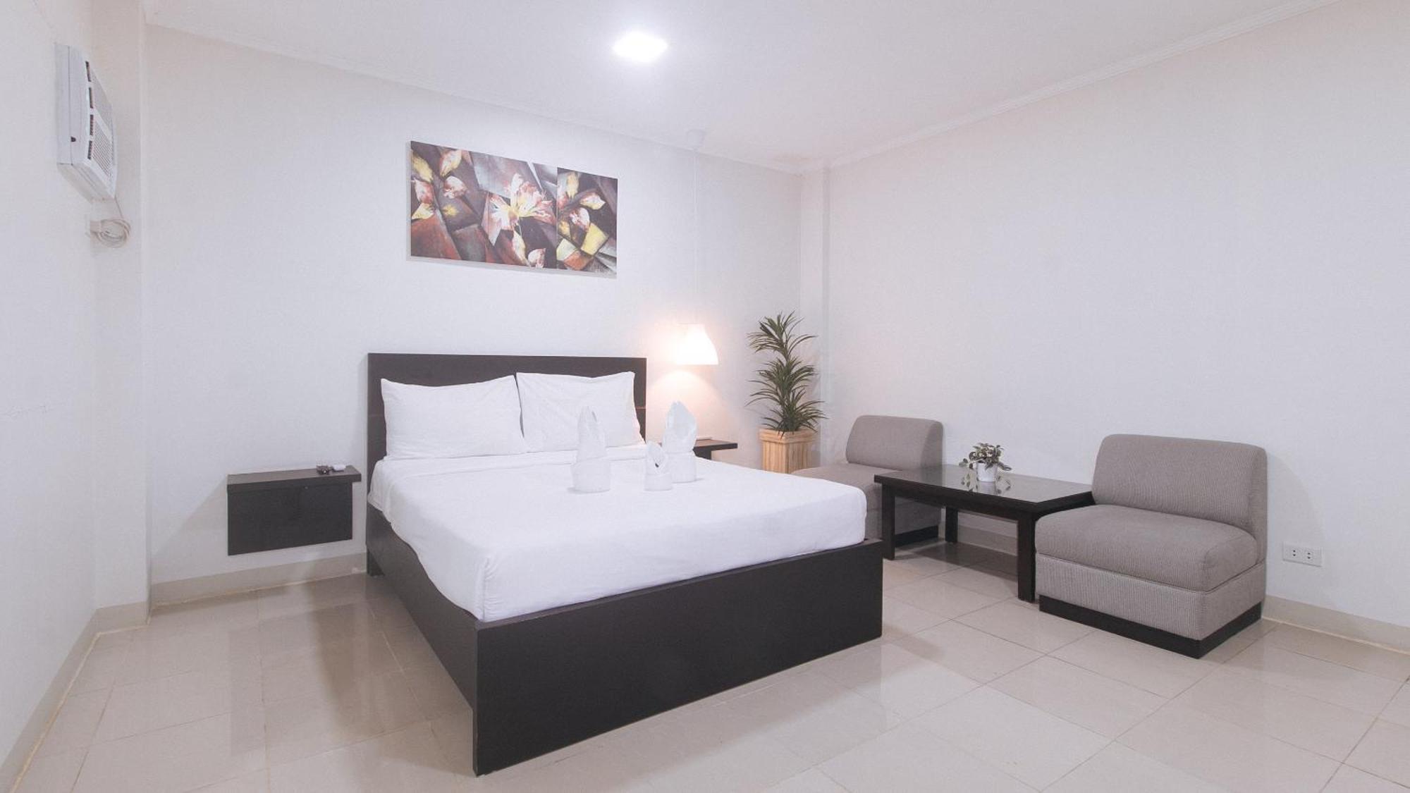 Urbanview At Evangelista Street Makati Makati City Exterior foto