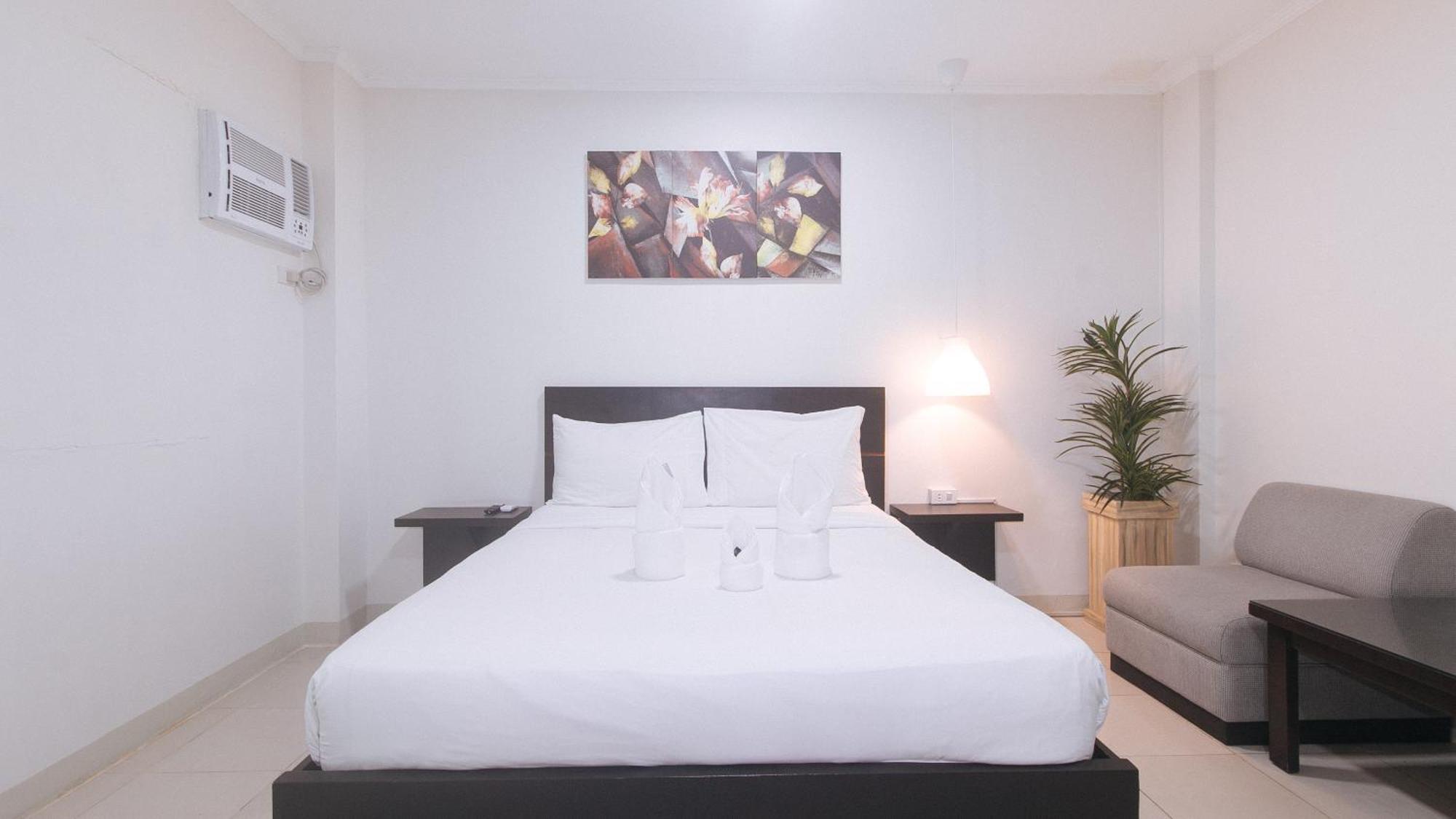 Urbanview At Evangelista Street Makati Makati City Exterior foto