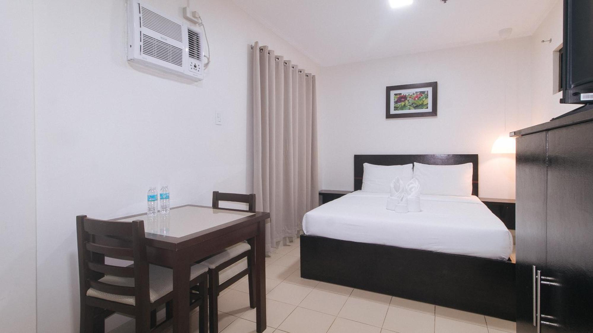 Urbanview At Evangelista Street Makati Makati City Exterior foto