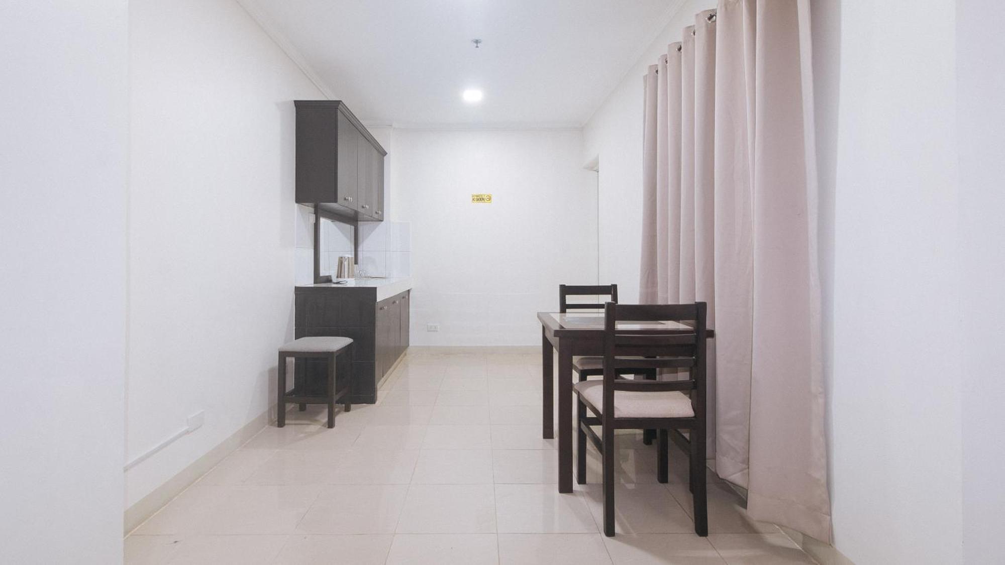 Urbanview At Evangelista Street Makati Makati City Exterior foto