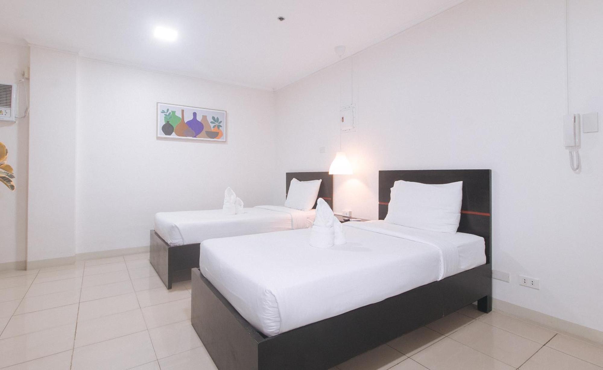 Urbanview At Evangelista Street Makati Makati City Exterior foto