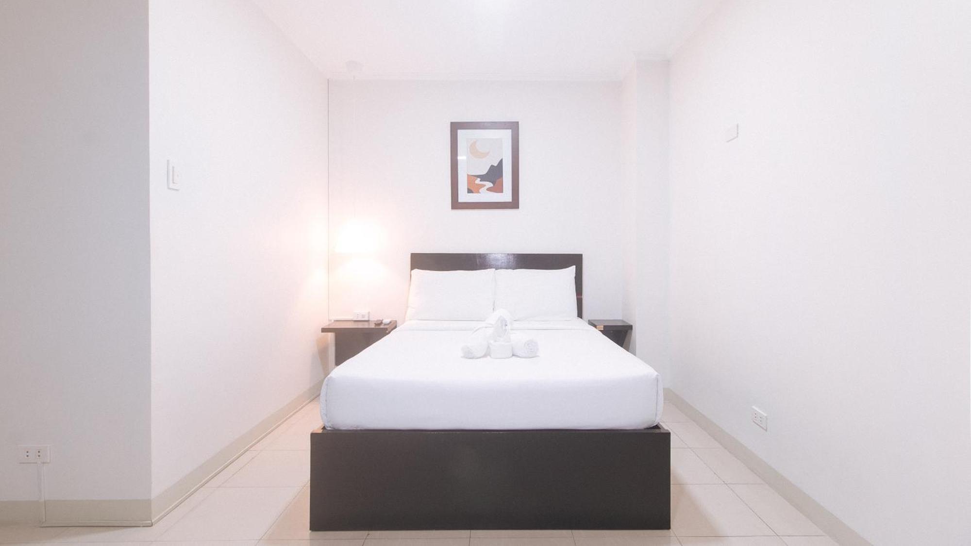Urbanview At Evangelista Street Makati Makati City Exterior foto