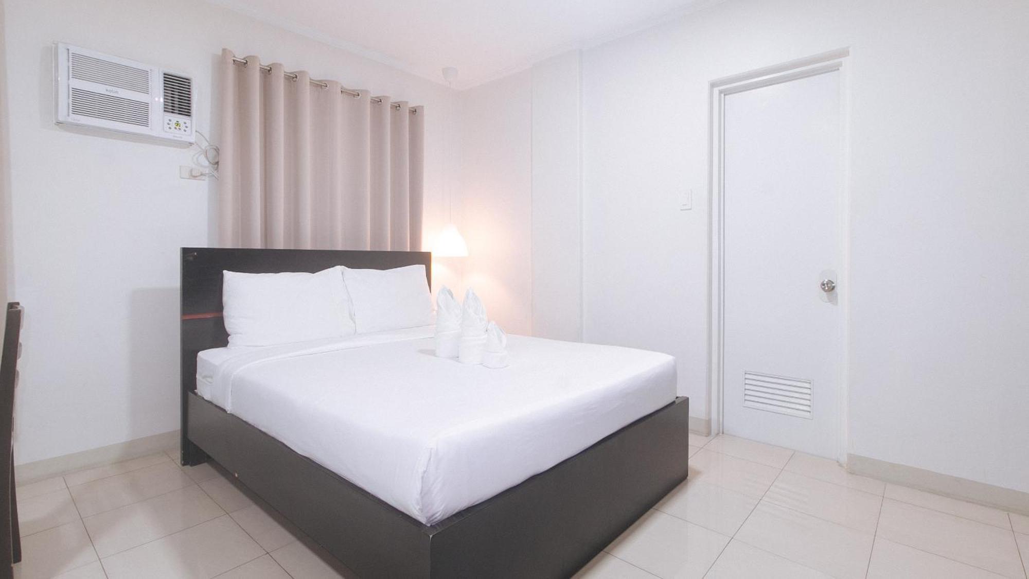 Urbanview At Evangelista Street Makati Makati City Exterior foto