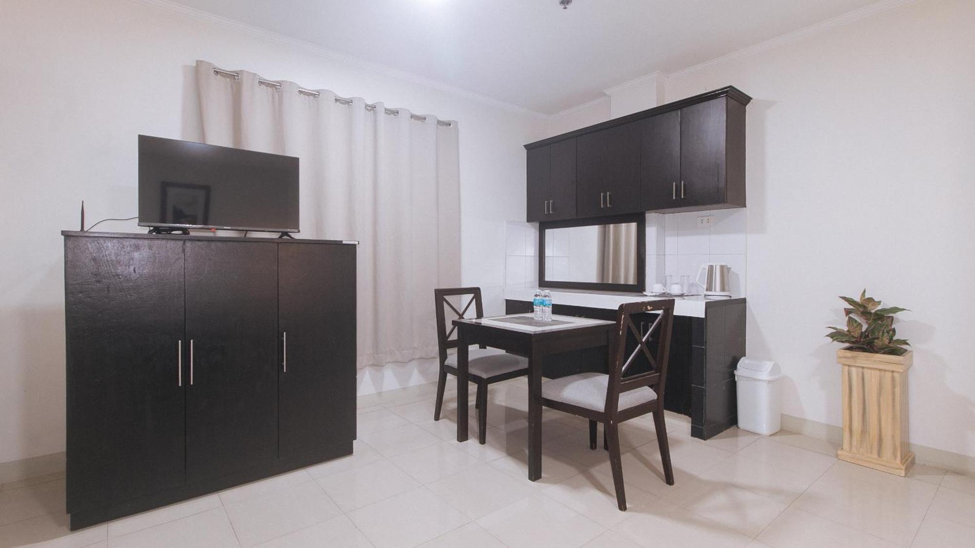 Urbanview At Evangelista Street Makati Makati City Exterior foto