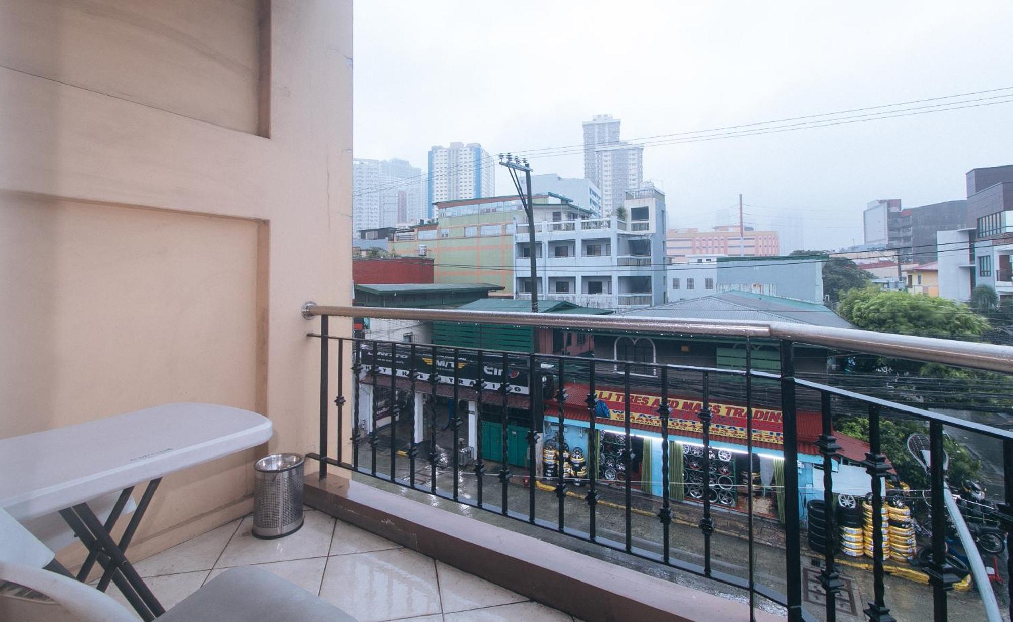 Urbanview At Evangelista Street Makati Makati City Exterior foto