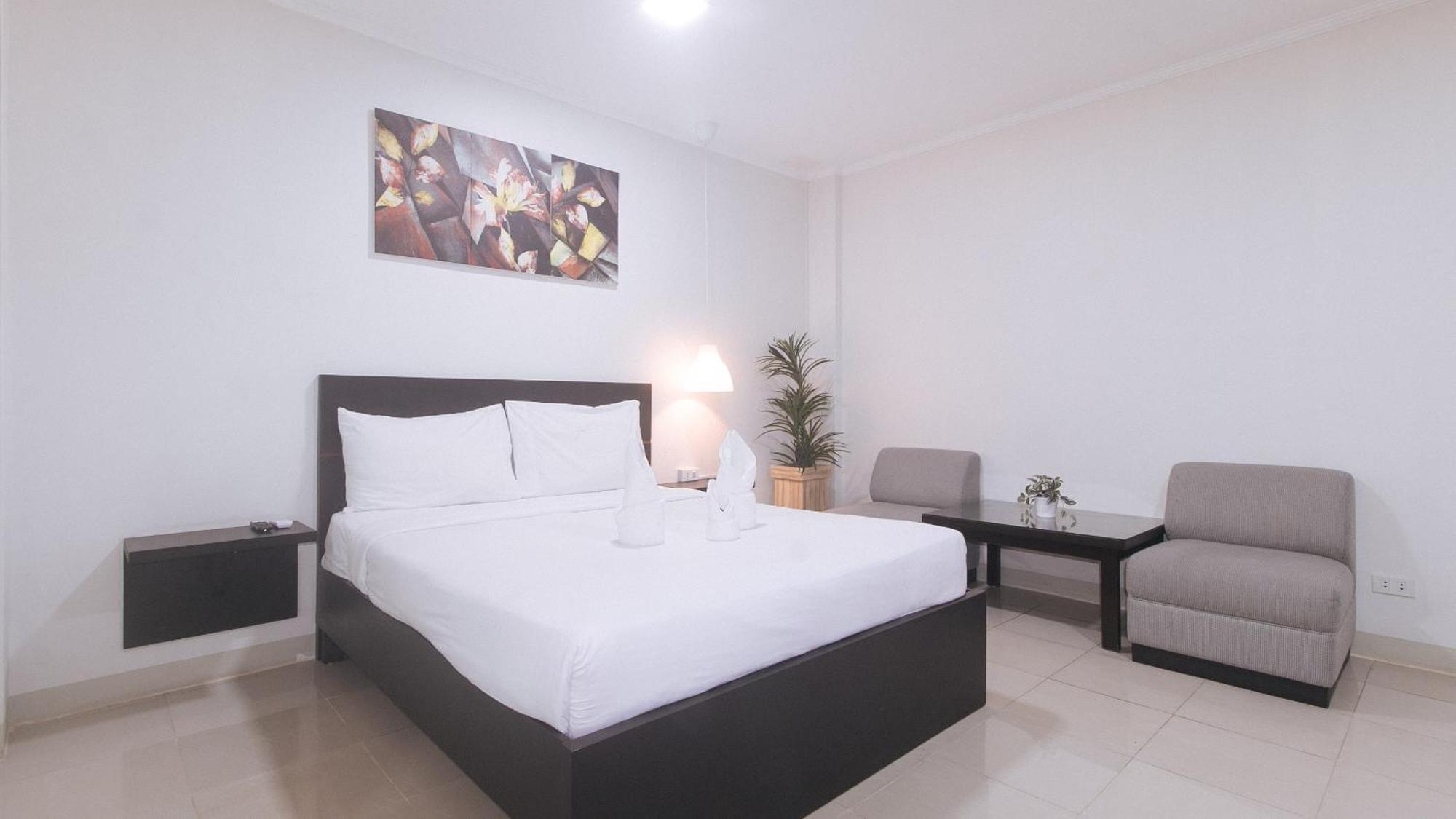 Urbanview At Evangelista Street Makati Makati City Exterior foto
