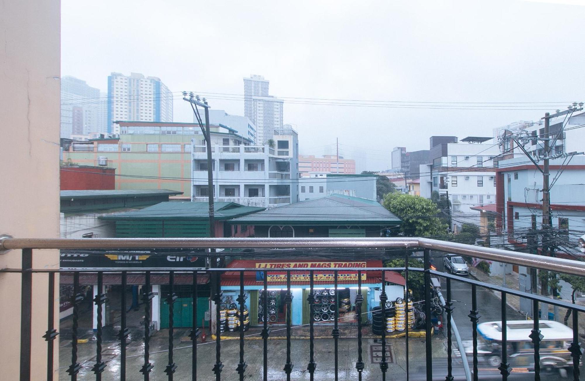 Urbanview At Evangelista Street Makati Makati City Exterior foto